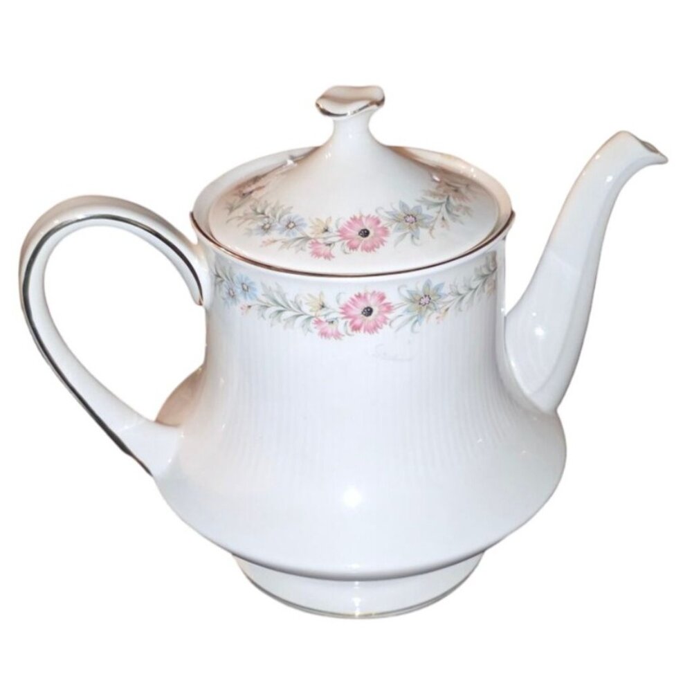 Vintage Tea Pot Royal Albert Belinda‎ Bone China Floral 1966 England 7"